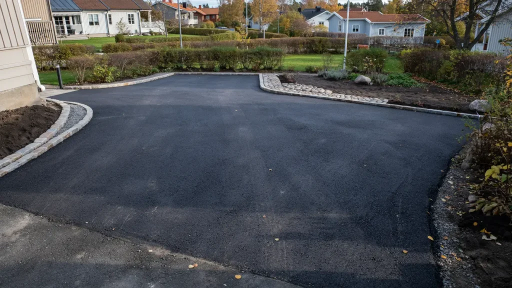 omasfaltering av uppfart 56 m2 vid villa i bara